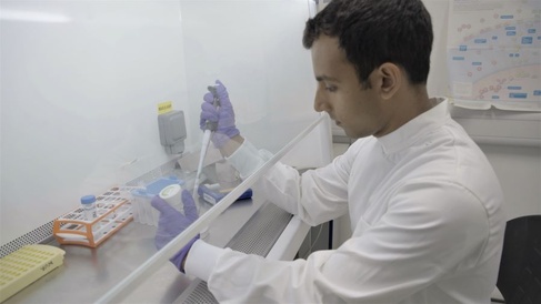 Diljeet Gill in the lab